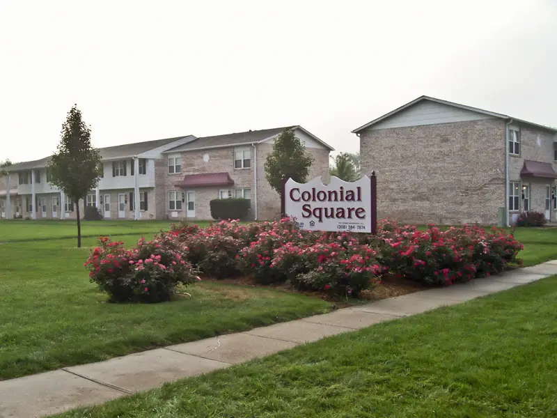 COLONIAL SQUARE
