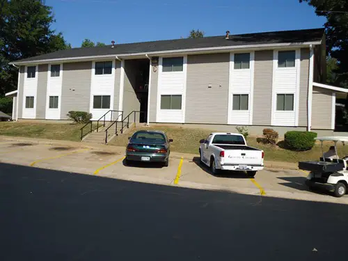 HERMITAGE KNOLL APARTMENTS
