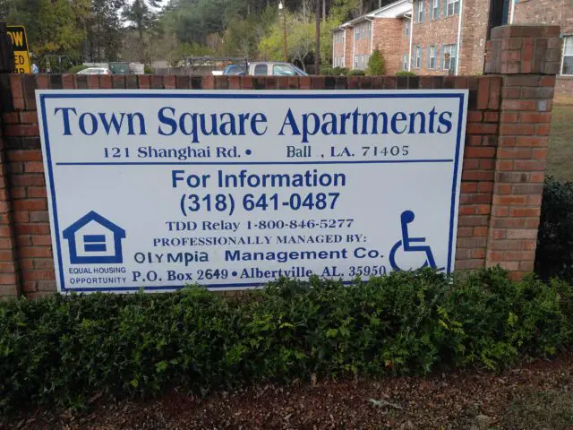 TOWN SQUARE APARTMENTS