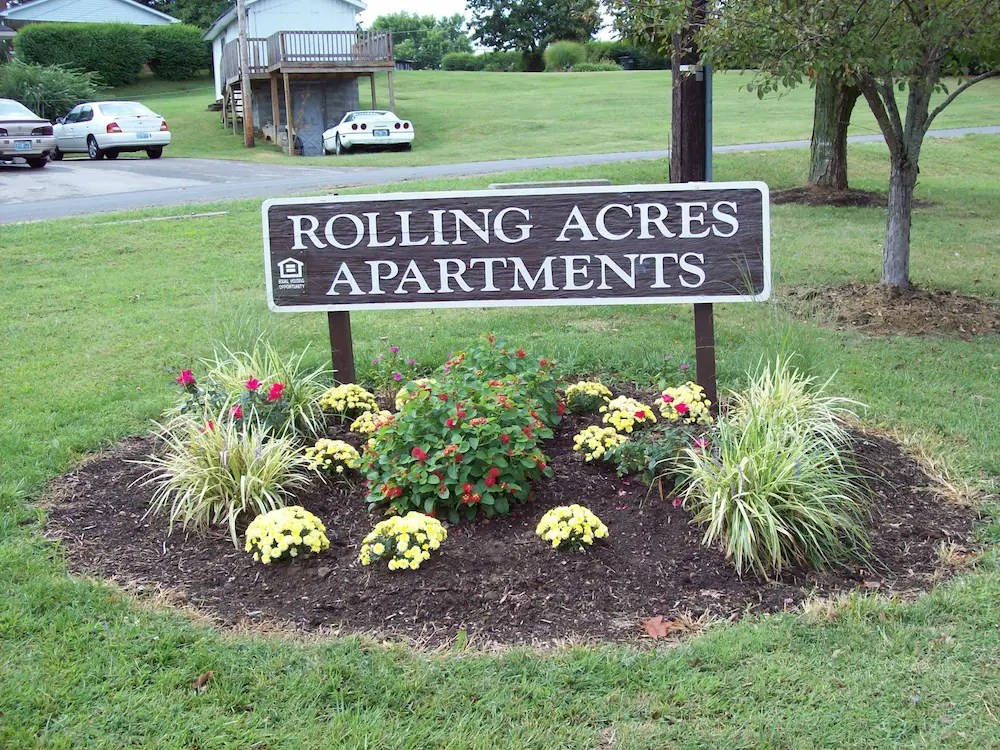ROLLING ACRES APARTMENTS