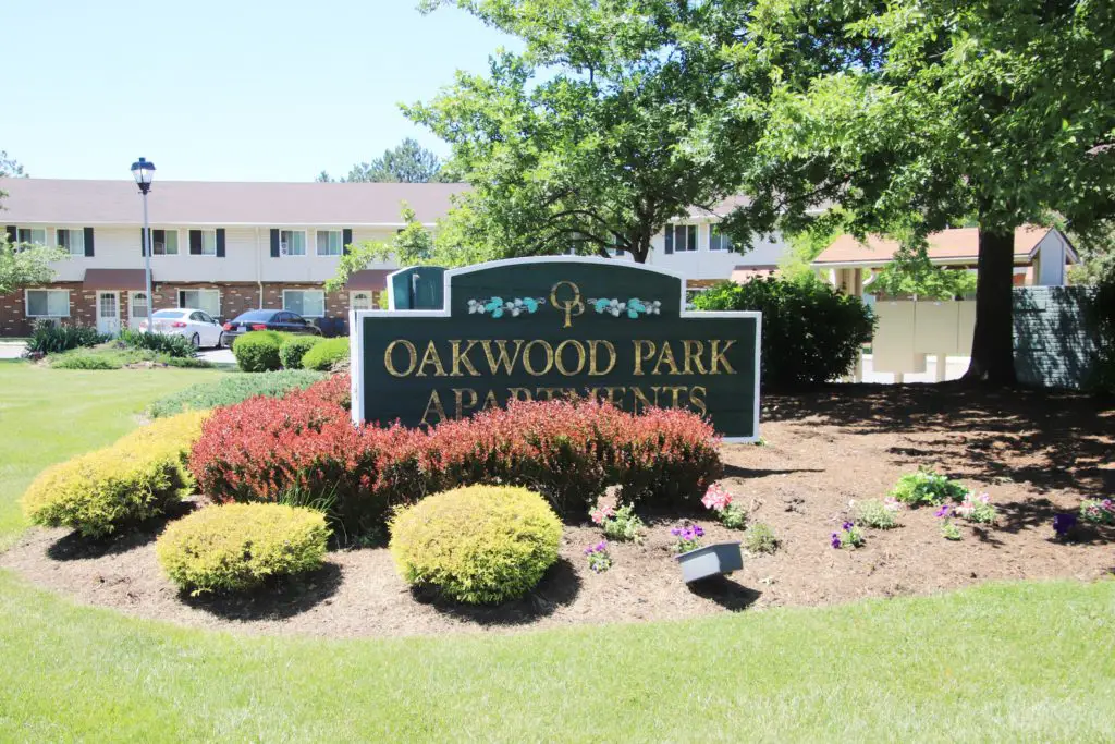 OAKWOOD PARK APARTMENTS
