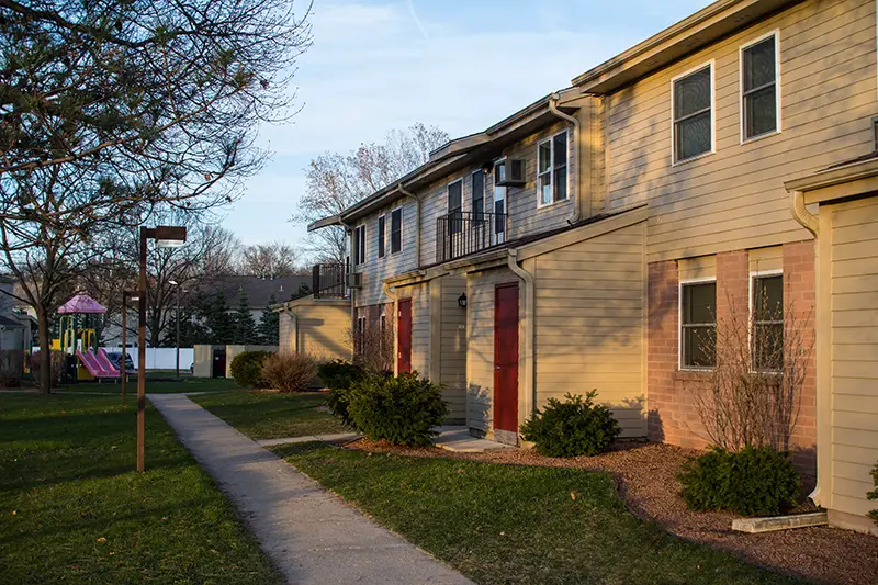 SHERIDAN MEADOWS APARTMENTS/LINCOLN PARK TOWNHOMES