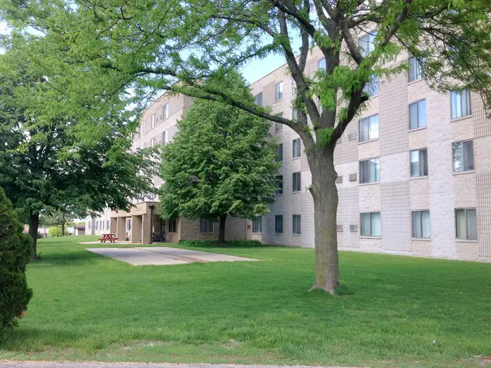 SHEFFIELD MEADOW APARTMENTS