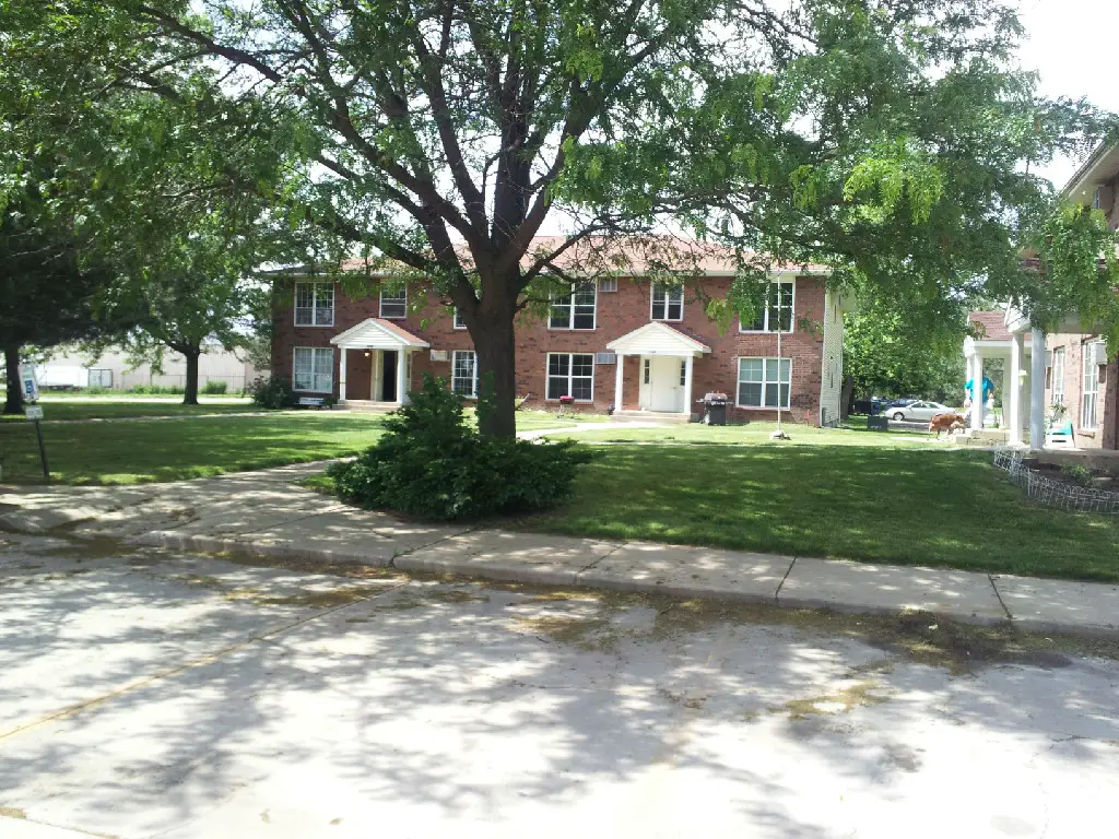 COUNTRY VILLAGE APARTMENTS