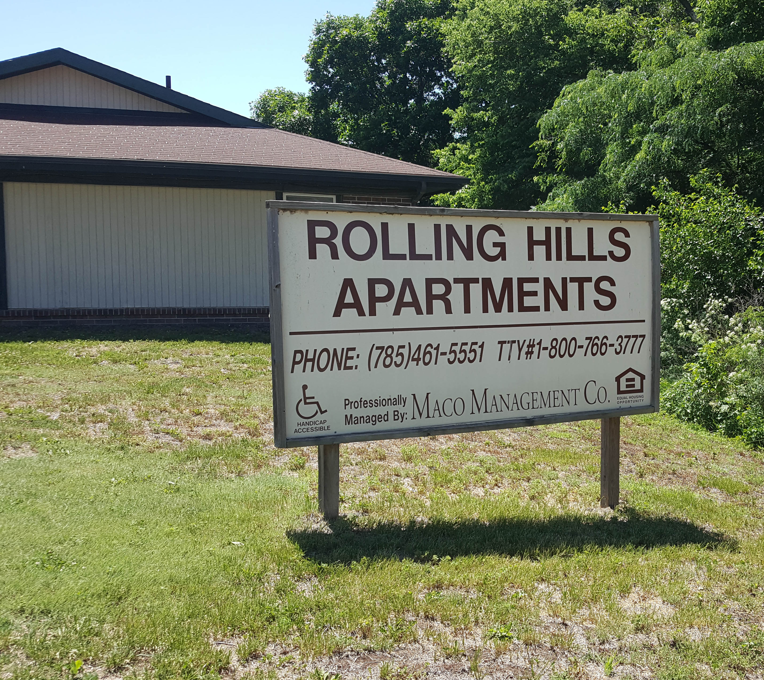 ROLLING HILLS APARTMENTS