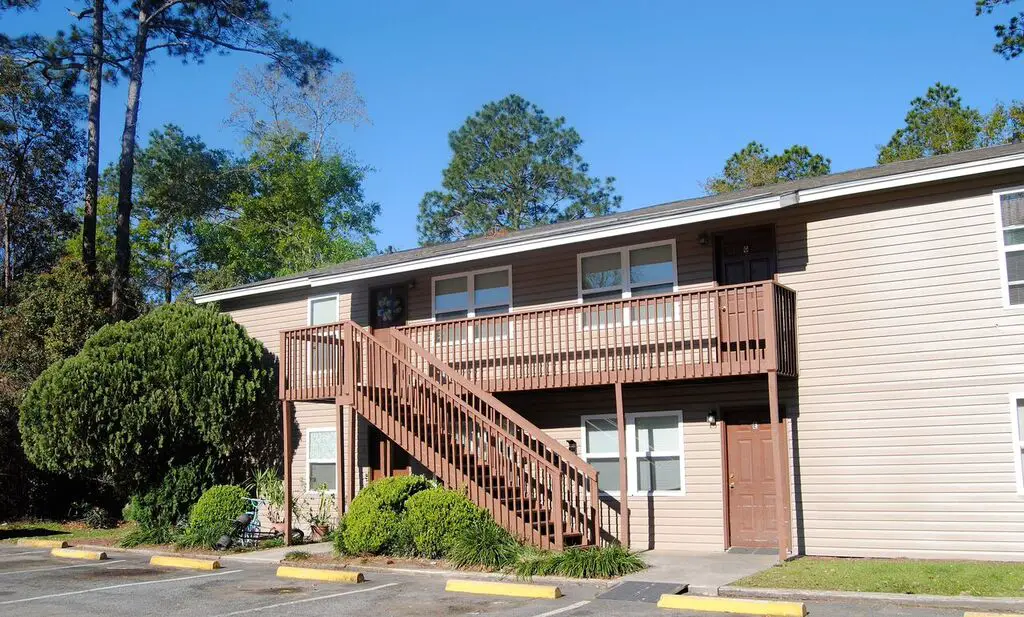MEADOWBROOK APARTMENTS