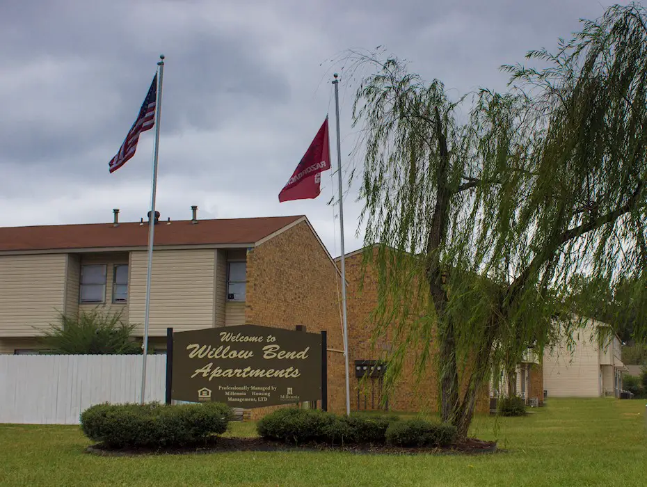 WILLOW BEND APARTMENTS