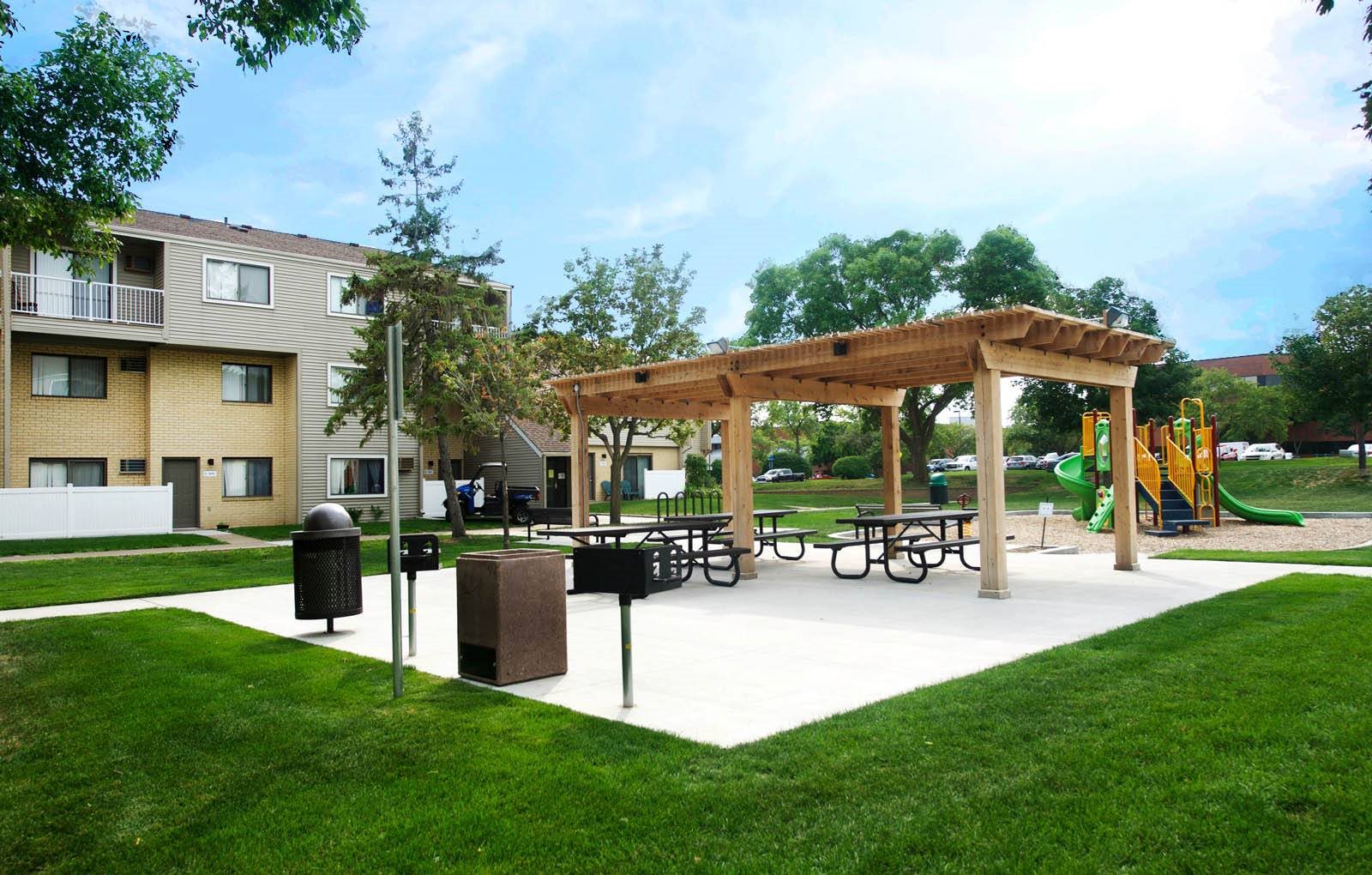 VILLAGE GREEN APARTMENTS OF FRIDLEY