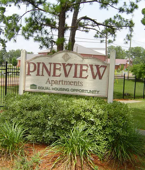 PINEVIEW APARTMENTS