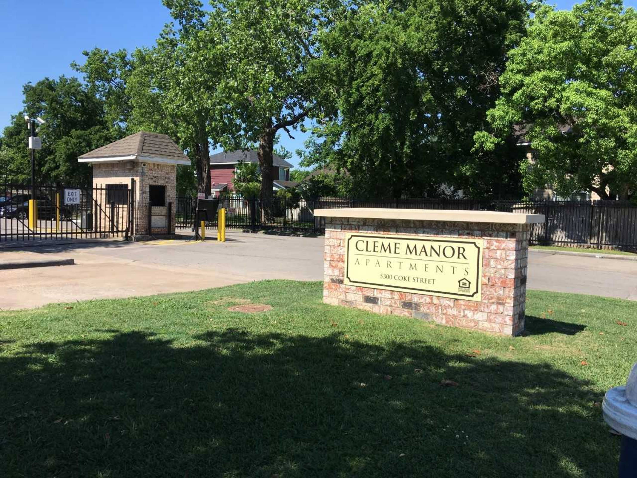 CLEME MANOR APARTMENTS