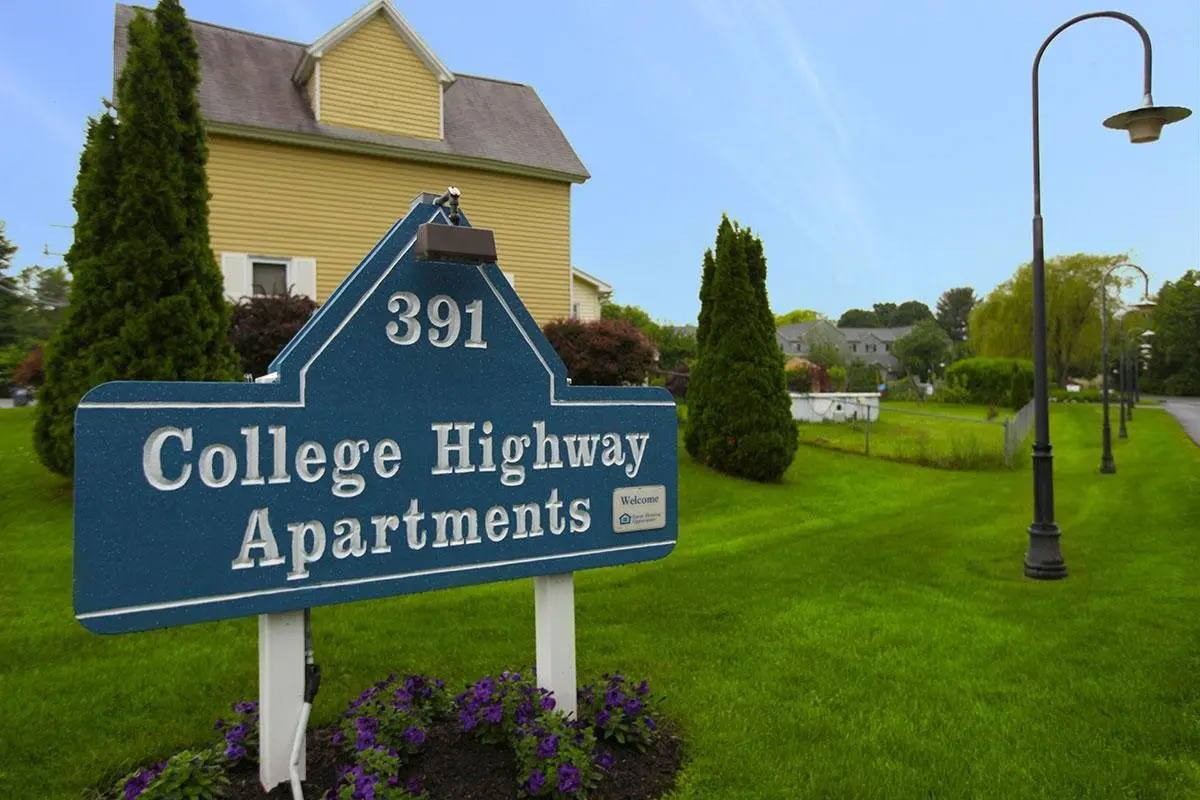 COLLEGE HIGHWAY APARTMENTS