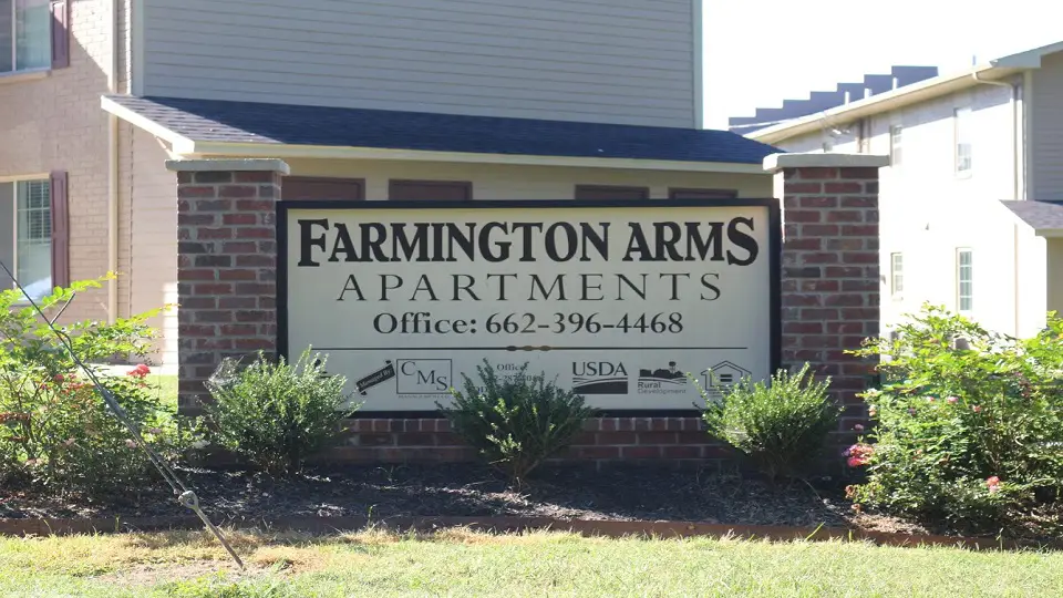 FARMINGTON ARMS APARTMENTS